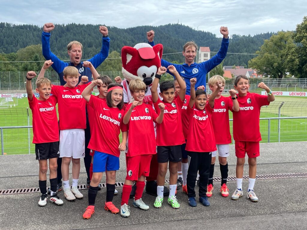 E-Jugend erlebt unvergesslichen Fchsletag mit den Profis des SC Freiburg   SV Schopfheim